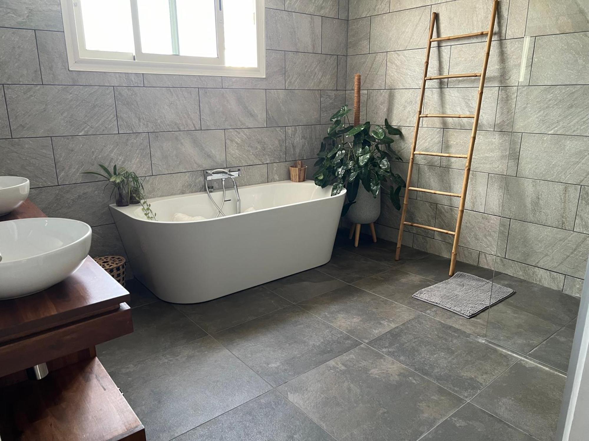 Villa Etang Sale Les Bains Avec Piscine Privee Экстерьер фото
